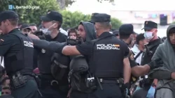 CEUTA | Disparos al aire para impedir que los irregulares entraran por la fuerza a las carpas