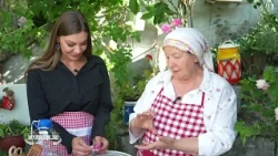 🌹 Nana Azra i gošća Elvisa – losos sa šparugama, detoks čorba i sladoled od ruže 🐟