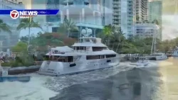 30-foot yacht crashes into downtown Fort Lauderdale dock while being towed