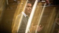 Конгресс отклоняет два жилищных декрета правительства; манифестанты на Пуэрта-дель-Соль...