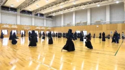 Police Officers Lead Kendo Training Session at Prefectural Police Academy