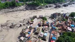 La fuga, i soccorsi, la devastazione: il video-racconto una settimana dopo l'alluvione in Nepal