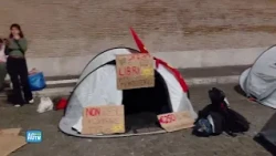 Caro affitti, gli studenti in tenda in piazza del Popolo: "Dobbiamo scegliere tra spesa e libri"