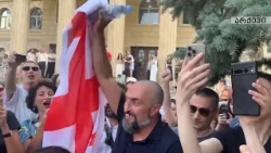 გიორგი ახობაძეს ფეისბუქზე დაწერილი პოსტის გამო  25-დღიანი   პატიმრობა შეუფარდეს