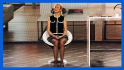 Monika tests the practical EMS foot massager for relaxation @PEARL-TV