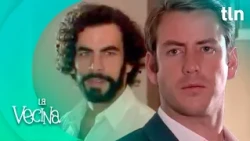 Cheo lies about getting back together with Sara to push Antonio away | La vecina 33 1/2 | tlnovelas