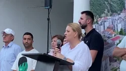 Poliçani në protestë, 15 anëtarë të Këshillit Bashkiak dorëhiqen, apel për bashkitë e tjera