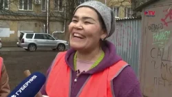 Работают даже дети: воронежцы восхищаются семьёй дворников из Узбекистана