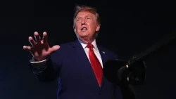 Trump praises "steel wall" blockade: The Strait of Hormuz "belongs to us"