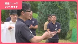 ワイナリーで収穫始め式　質の高いブドウの収穫と作業の安全を祈る　山梨