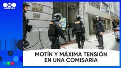 RIOT, HOSTAGE TAKING AND MAXIMUM TENSION AT A DOWNTOWN POLICE STATION #TELEFENOTICIAS