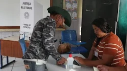 Brasilien: lange Schlangen und Bootsfahrten prägen entscheidende Stichwahl
