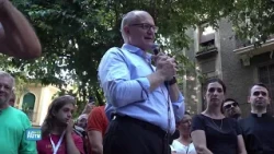 Roma, il sindaco Gualtieri al presidio di Spin Time: "La casa è un diritto"