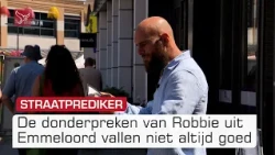 Straatpredikant Robbie Smitskamp roept veel reacties op | Omroep Flevoland