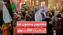 تحت الثلوج آلاف الفنلنديين يتضامنون مع غزة في شوارع العاصمة هلسنكي رافعين صور الضحايا