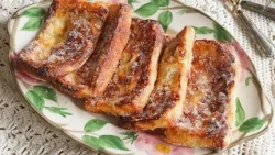 French toast made in an air fryer, much healthier and lighter!