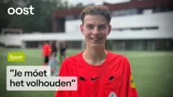 Twan (15) trains as a referee with Bas Nijhuis | RTV Oost