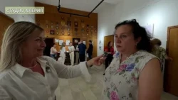 Исках да отглеждам врана от дете - художничката, която обича птиците на злото