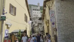 Gubbio, drop in tourism: the merchants' sit-in