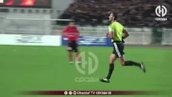 🚨 شاهدوا ما حدث بين اللاعبين والحكم غربال لحظة إعلانه عن ركلة جزاء لاتحاد العاصمة! ⚽🔥