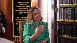 זיכרונות מתוך הבית הקדוש: אפרת ברזל בשיחה מצולמת מביתה של הרבנית קניבסקי