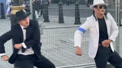 The dancers and the imitation #trafalgar #trafalgarsquare #music #dance