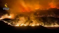 Incêndios de grandes dimensões em Espanha obrigam à deslocação de 40 mil pessoas