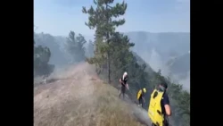 Borba sa vatrenom stihijom na Stolovima i dalje traje