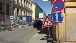 Oprava silnice u Kauflandu v Kroměříži potrvá do konce prázdnin, dopravu řídí semafory