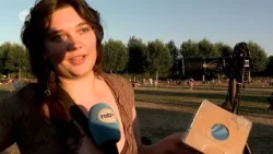 Honderden mensen volgen zonsverduistering op festivalpark van Werchter
