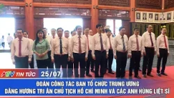 CENTRAL ORGANIZING COMMISSION DELEGATION OFFERS INCENSE IN TRIBUTE TO PRESIDENT HO CHI MINH AND M...