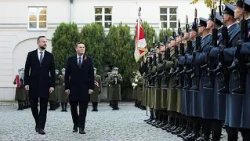 La Polonia firma un piano di cooperazione militare triennale con il Regno Unito
