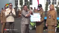 MALANG MAYOR DISTRIBUTES AID AND AWARDS AT MORNING ASSEMBLY