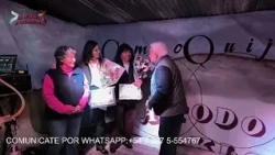 Jesús Rodríguez dedicó varias canciones a las maestras homenajeadas en Campo Quijano a todo Folklor