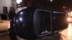 SUV flips in Fernando de la Mora after hitting parked vehicle