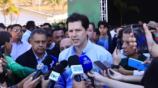 Governador Daniel Vilela (MDB) entrega 108 milhões em veículos e equipamentos para 156 municípios
