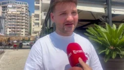 Klan News - Turistët e huaj vlerësojnë plazhin e Durrësit