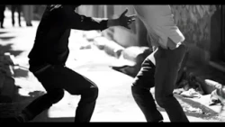 Man and woman brutally beat young woman in the middle of the street in Masaya