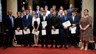 Žáci a studenti zakončili školní rok ve Sloupovém sále Muzea Jana Amose Komenského
