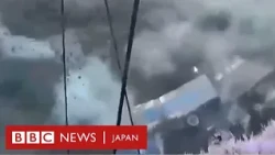 ネパール・中国国境付近の土石流、発生時の映像　建物や橋が流失