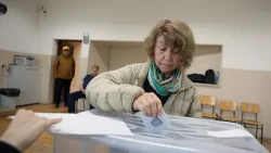 Yotova narrowly ahead in first round of Bulgarian presidential vote