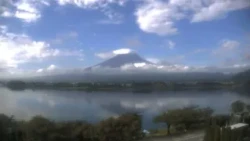 河口湖ライブカメラ タイムラプス映像（2026年8月13日） 提供：UTYテレビ山梨