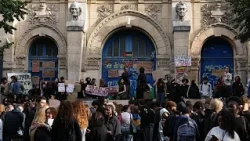 По всей Франции закрыты сотни школ, лицеисты протестуют против условий обучения