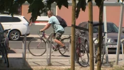 Mesto má nové uzamykateľné prístrešky na bicykle.