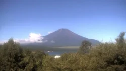山中湖ライブカメラ タイムラプス映像（2026年8月10日） 提供：UTYテレビ山梨