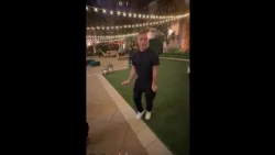Totti turns 50: he dances on the world with Ligabue, then Chanel sings to him, "I want to hug you...