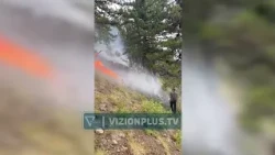 Riaktiviziohet zjarri në Voskopojë, rëndohet situata, flakët po shkrumbojnë masivin me pisha