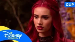 LOS DESCENDIENTES: VIAJE AL MUNDO OSCURO: Red y Luis se pierden 👀 | @disneychannelES