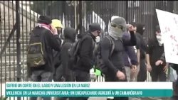 Violencia en la Marcha universitaria, un encapuchado agredió a un camarógrafo #canal7salta
