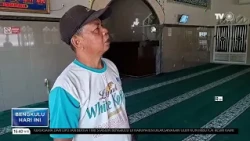 TEEN'S BRAZEN THEFT OF MOSQUE DONATION BOX CAUGHT ON CCTV